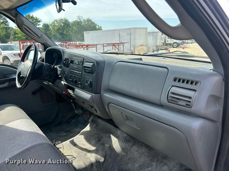 image for item EK8422 2006 Ford F250 Super Duty XL pickup truck