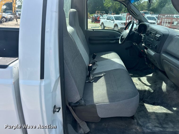 image for item EK8422 2006 Ford F250 Super Duty XL pickup truck