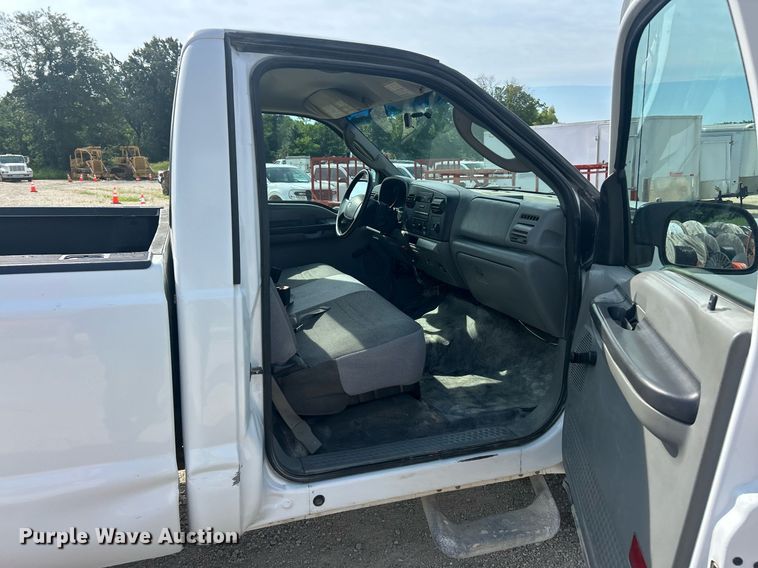 image for item EK8422 2006 Ford F250 Super Duty XL pickup truck