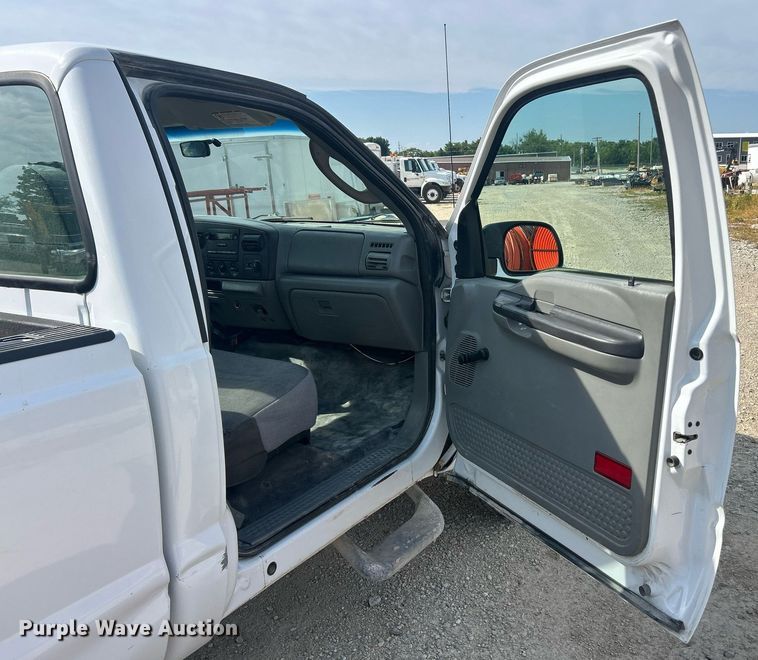 image for item EK8422 2006 Ford F250 Super Duty XL pickup truck