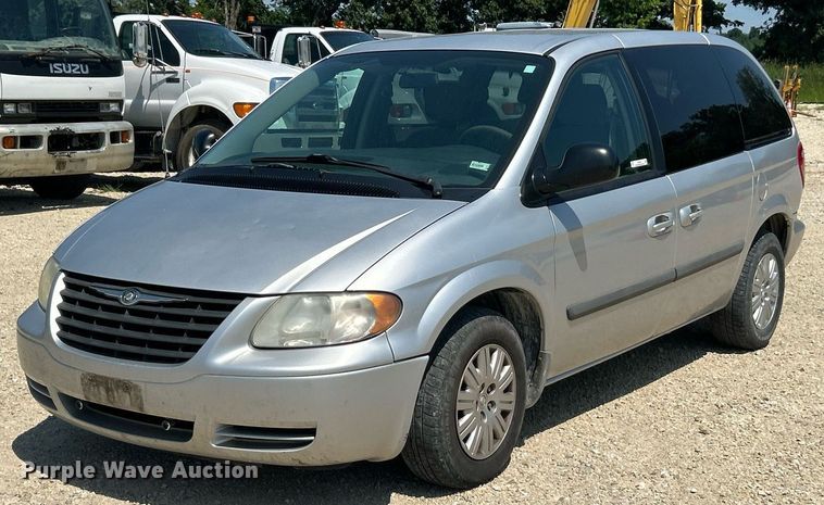 image for item EK8433 2007 Chrysler Town And Country van