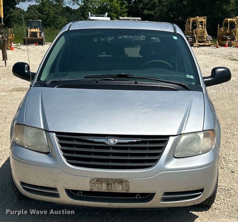 image for item EK8433 2007 Chrysler Town And Country van