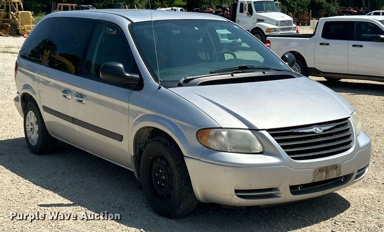 image for item EK8433 2007 Chrysler Town And Country van