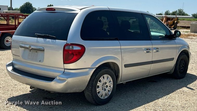 image for item EK8433 2007 Chrysler Town And Country van