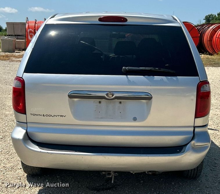 image for item EK8433 2007 Chrysler Town And Country van