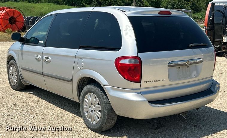 image for item EK8433 2007 Chrysler Town And Country van
