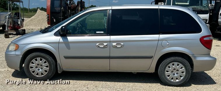 image for item EK8433 2007 Chrysler Town And Country van