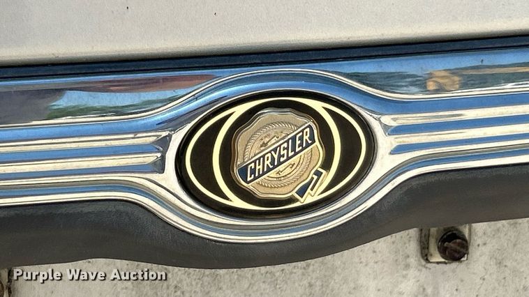 image for item EK8433 2007 Chrysler Town And Country van