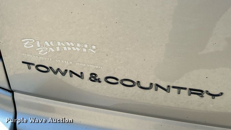 image for item EK8433 2007 Chrysler Town And Country van