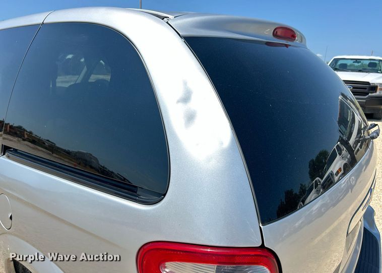 image for item EK8433 2007 Chrysler Town And Country van