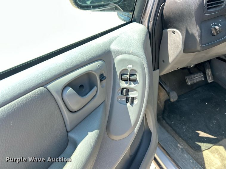 image for item EK8433 2007 Chrysler Town And Country van