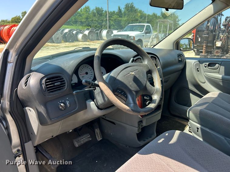 image for item EK8433 2007 Chrysler Town And Country van