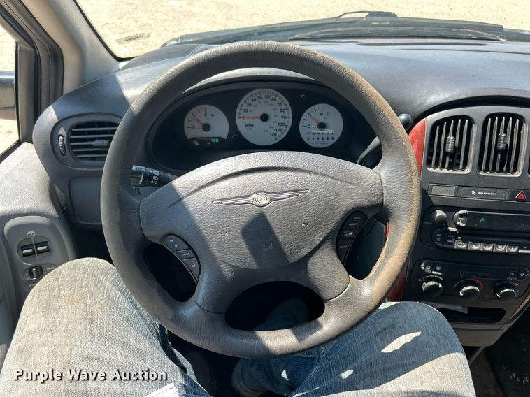 image for item EK8433 2007 Chrysler Town And Country van