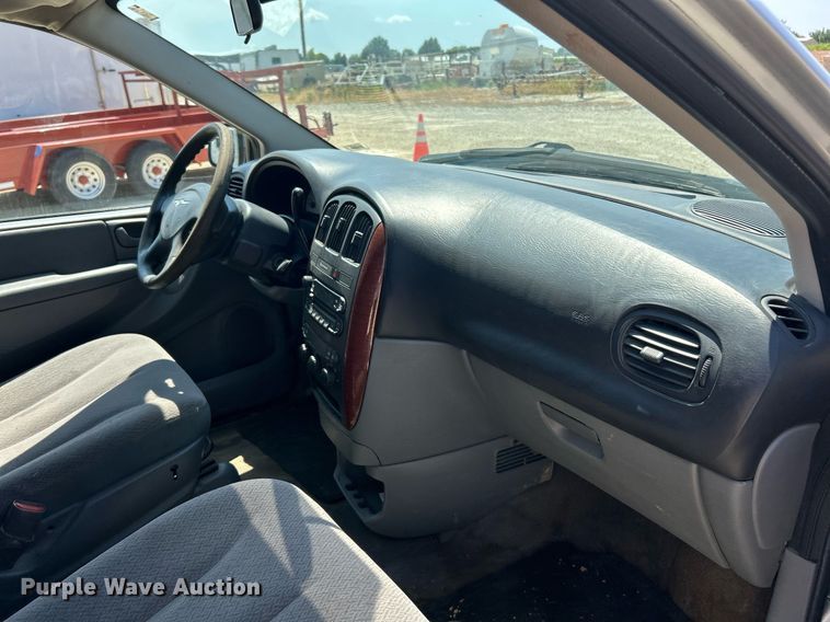 image for item EK8433 2007 Chrysler Town And Country van