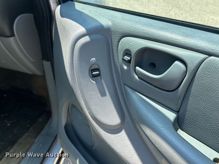 image for item EK8433 2007 Chrysler Town And Country van