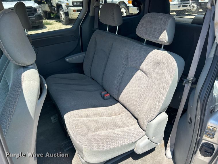 image for item EK8433 2007 Chrysler Town And Country van