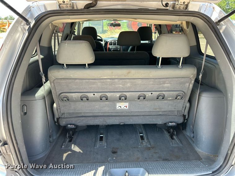 image for item EK8433 2007 Chrysler Town And Country van