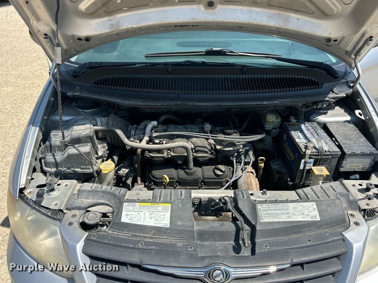 image for item EK8433 2007 Chrysler Town And Country van