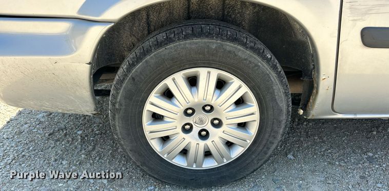 image for item EK8433 2007 Chrysler Town And Country van