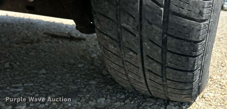 image for item EK8433 2007 Chrysler Town And Country van