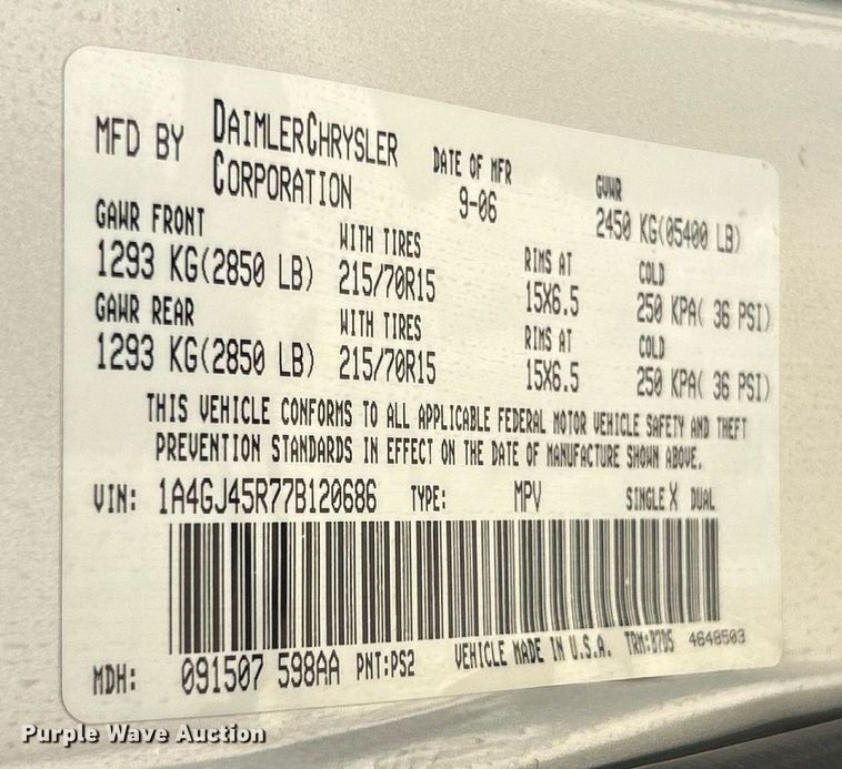 image for item EK8433 2007 Chrysler Town And Country van