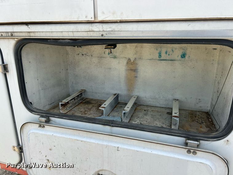 image for item EK8441 1999 Ford F550 Super Duty XL utility / service truck