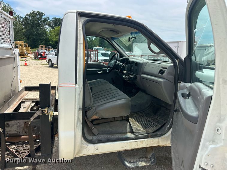 image for item EK8441 1999 Ford F550 Super Duty XL utility / service truck