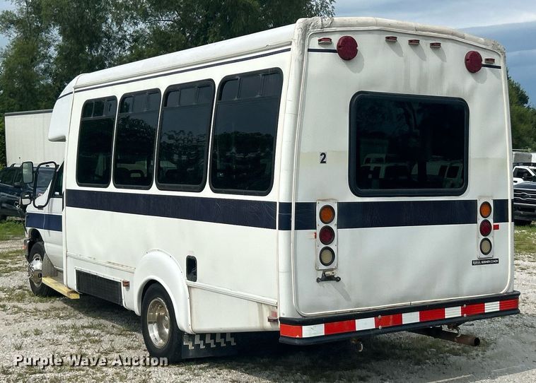 image for item EK8445 2008 Ford E450 Super Duty shuttle bus
