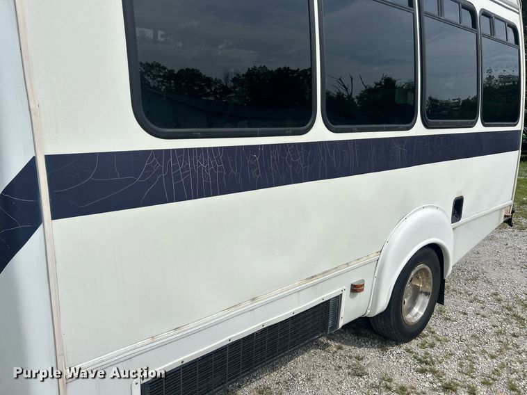 image for item EK8445 2008 Ford E450 Super Duty shuttle bus
