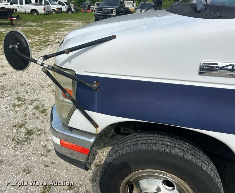 image for item EK8445 2008 Ford E450 Super Duty shuttle bus