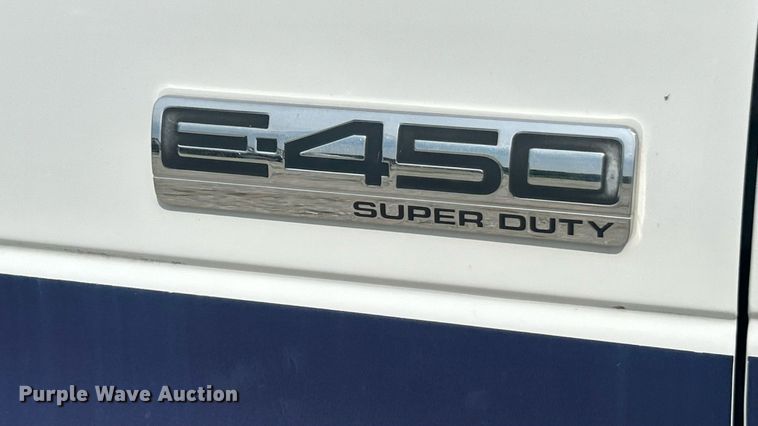 image for item EK8445 2008 Ford E450 Super Duty shuttle bus