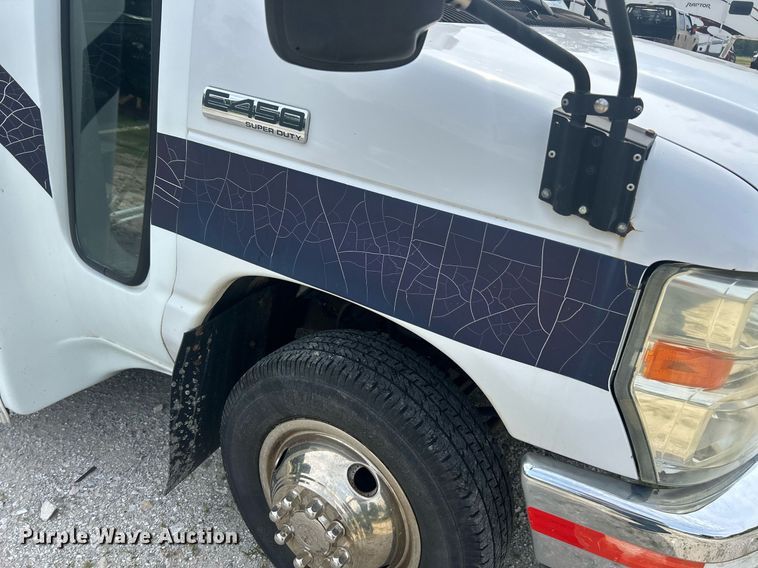 image for item EK8445 2008 Ford E450 Super Duty shuttle bus