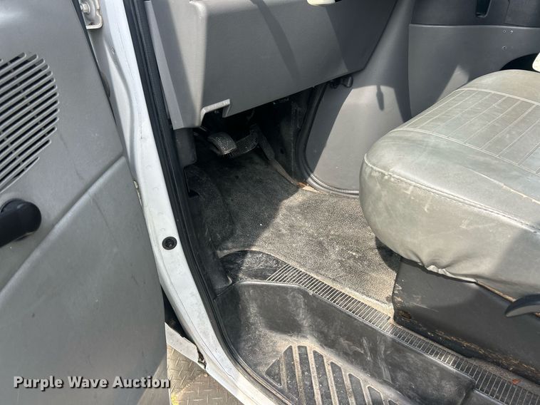 image for item EK8445 2008 Ford E450 Super Duty shuttle bus