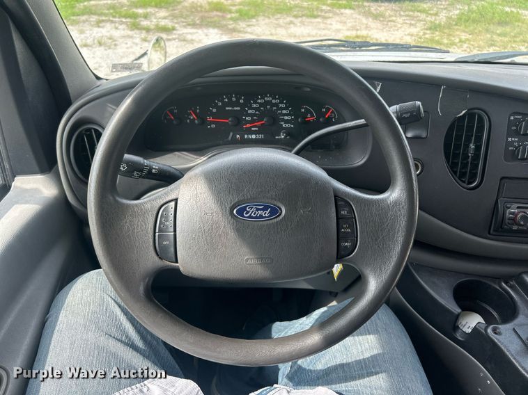 image for item EK8445 2008 Ford E450 Super Duty shuttle bus