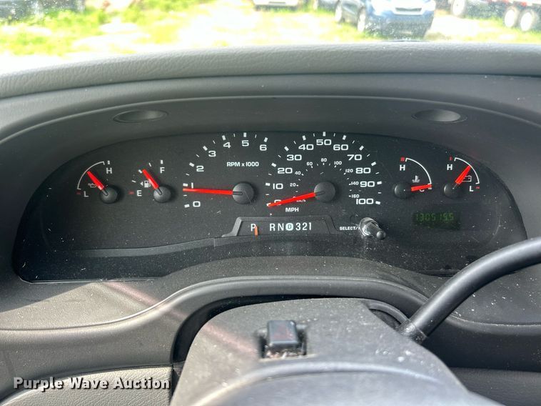 image for item EK8445 2008 Ford E450 Super Duty shuttle bus