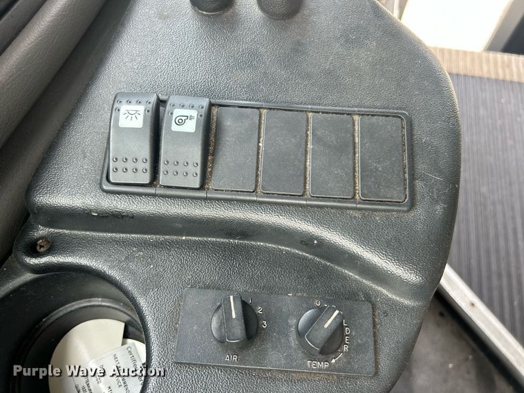 image for item EK8445 2008 Ford E450 Super Duty shuttle bus