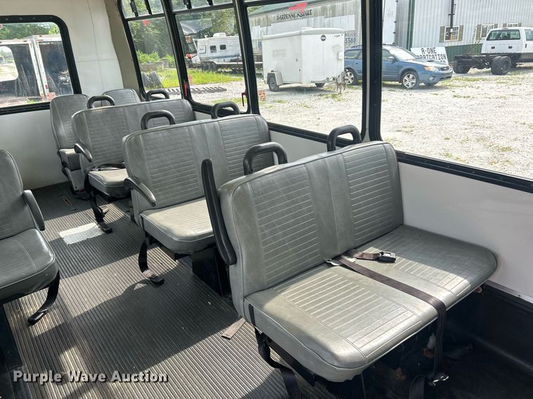 image for item EK8445 2008 Ford E450 Super Duty shuttle bus