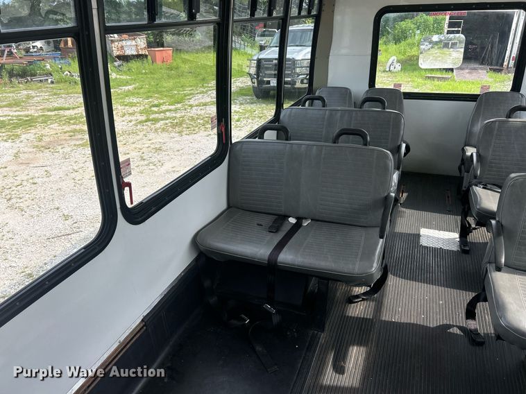 image for item EK8445 2008 Ford E450 Super Duty shuttle bus