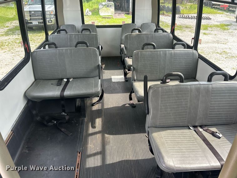 image for item EK8445 2008 Ford E450 Super Duty shuttle bus