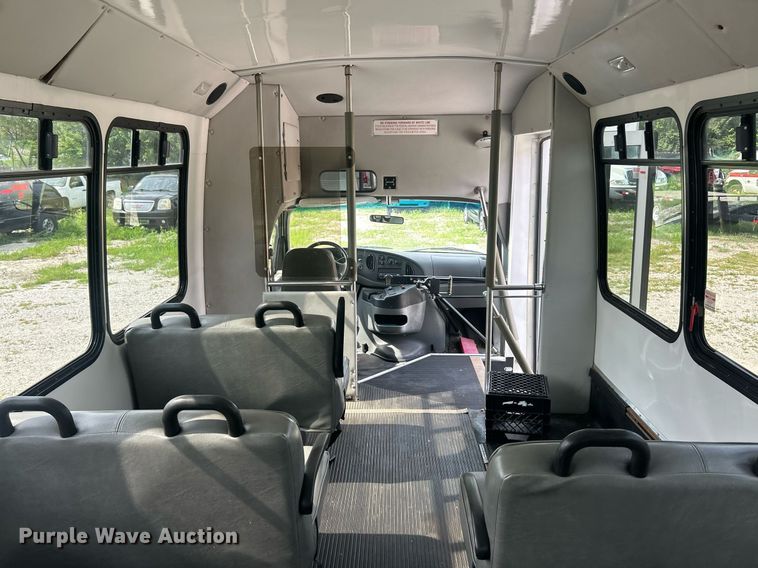 image for item EK8445 2008 Ford E450 Super Duty shuttle bus