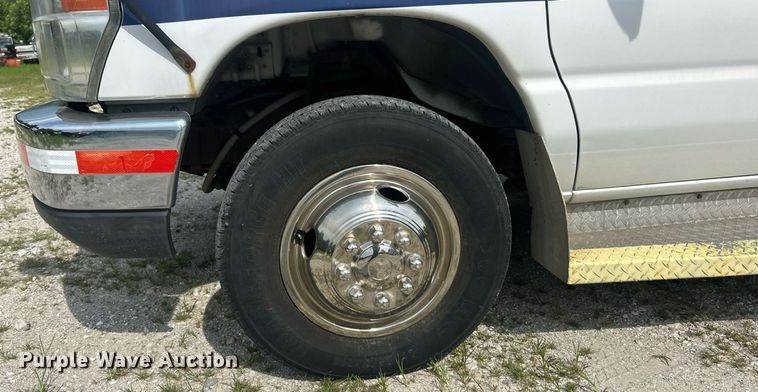 image for item EK8445 2008 Ford E450 Super Duty shuttle bus