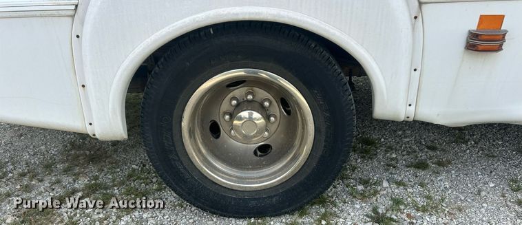 image for item EK8445 2008 Ford E450 Super Duty shuttle bus