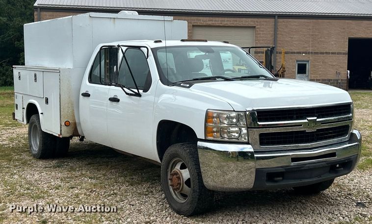 image for item EK8448 2009 Chevrolet Silverado 3500HD  Crew Cab utility bed pickup truck