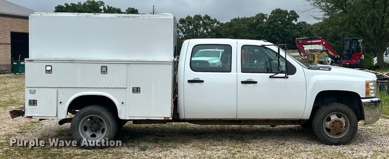 image for item EK8448 2009 Chevrolet Silverado 3500HD  Crew Cab utility bed pickup truck