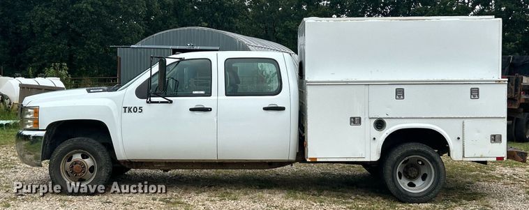 image for item EK8448 2009 Chevrolet Silverado 3500HD  Crew Cab utility bed pickup truck