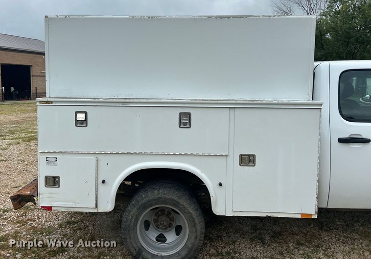 image for item EK8448 2009 Chevrolet Silverado 3500HD  Crew Cab utility bed pickup truck