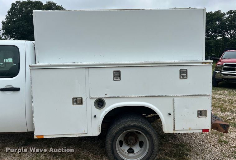 image for item EK8448 2009 Chevrolet Silverado 3500HD  Crew Cab utility bed pickup truck