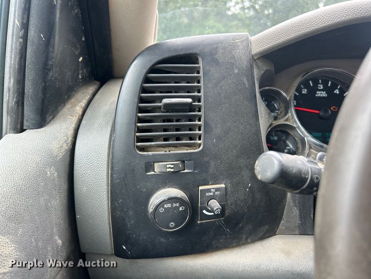 image for item EK8448 2009 Chevrolet Silverado 3500HD  Crew Cab utility bed pickup truck