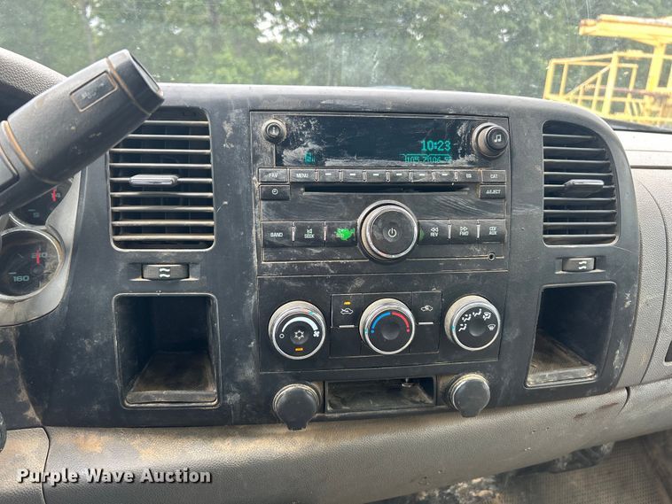 image for item EK8448 2009 Chevrolet Silverado 3500HD  Crew Cab utility bed pickup truck