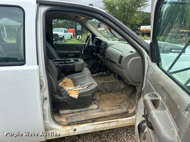 image for item EK8448 2009 Chevrolet Silverado 3500HD  Crew Cab utility bed pickup truck